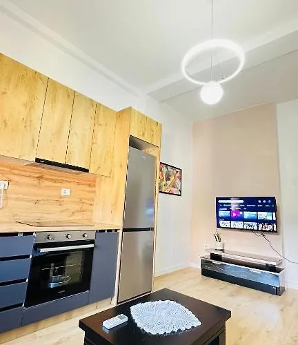 Prime Location Cozy Near Pazari I Ri تيرانا
